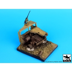 Destroyed Humvee base, cat.n.: D35018, BLACK DOG, 1:35