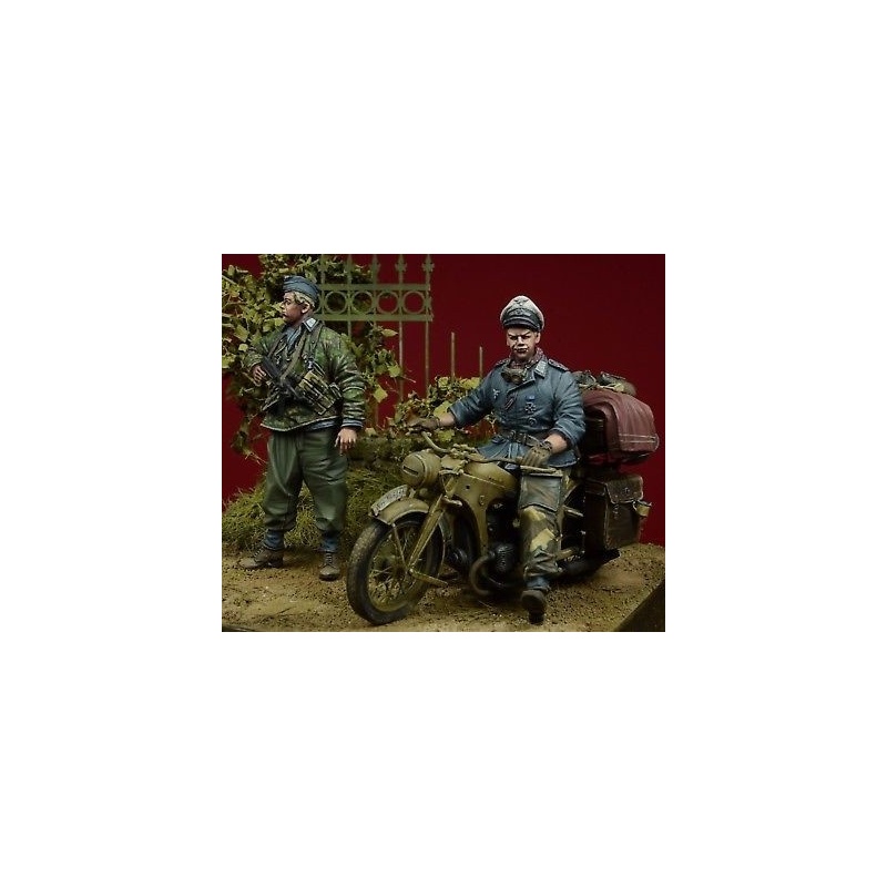D-Day Miniature, 35084,1:35, 'Herman Goering' Division Soldiers 1943-45 (2 fig.)