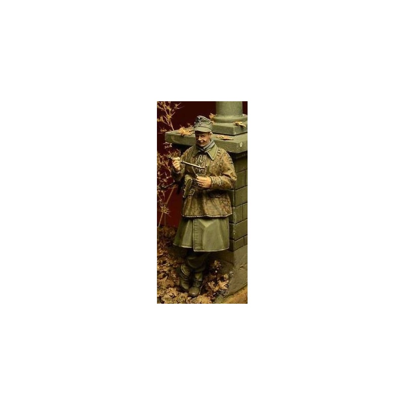 D-Day Miniature, 35025,1:35, Waffen SS Soldier eating, Ardennes 1944
