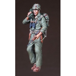 DEF.MODEL, WWII-Korean War USMC Officer (1FIG.) DO35035 1:35