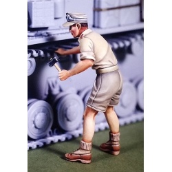 DEF.MODEL, WWII DAK Panzer mechanic (1FIG.) DO35022 1:35