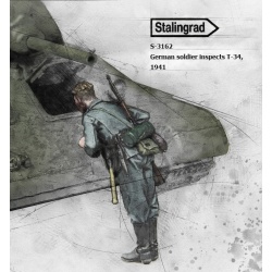 STALINGRAD MINIATURES, 1:35, German soldier inspects T-34 , 1941, S-3162
