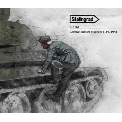 STALINGRAD MINIATURES, 1:35, German soldier inspects T-34 , 1941, S-3161
