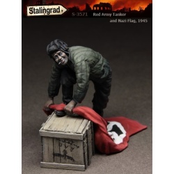 STALINGRAD MINIATURES, 1:35, Red Army Tanker and Nazi Flag, 1945 , S-3571