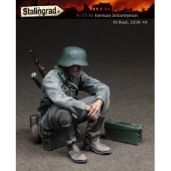 STALINGRAD MINIATURES, 1:35, German Infantryman At Rest, 1939-44 , S-3536