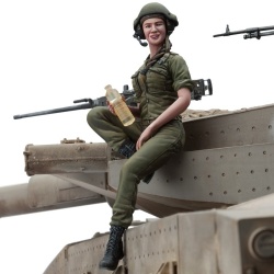 SOL RESIN FACTORY, MM225, IDF Female Tank crew 1 , SCALE 1:16