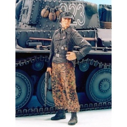 SOL RESIN FACTORY, MM153, GERMAN SS PANZER CREWMAN WWII , SCALE 1:16