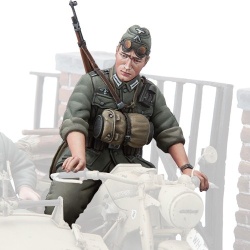 SOL RESIN FACTORY, MM264 , Russia Female Tank Commander 1 , SCALE 1:16