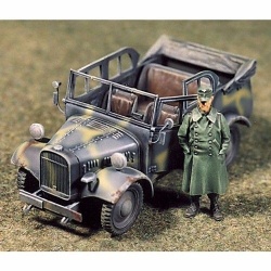 SOL RESIN FACTORY, MM060,1:35, STOEWER COMMAND VEHICLE (FIGURE INCLUDED)