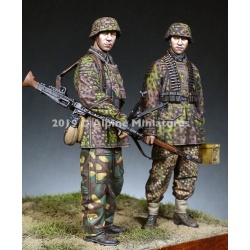 ALPINE MINIATURES, 35268, Ammo Carrier 12 SS "HJ" (2 fig. w/2 different head), 1:35