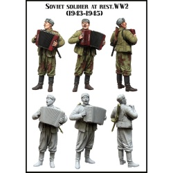 Evolution Miniatures 35132, Soviet Soldier at Rest WWII (1 figure), SCALE 1:35