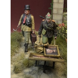 D-Day Miniature, 35164 – Soviet Trooper 2 “Thirsty?”, 1944-46, SCALE 1/35