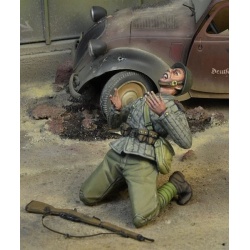 D-Day Miniature, 35177 Dying Soviet Trooper ,Berlin 1945 SCALE 1/35