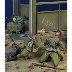 D-Day Miniature, 35179 Soviet Troopers killed in Action, Berlin 1945 SCALE 1/35