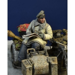 D-Day Miniature, 35185–Waffen SS Officer, Hungary,Winter 1945 (for sidecar),1/35