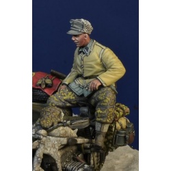 D-Day Miniature,35186–Waffen SS Soldier, Hungary,Winter 1945 (for back seat,1/35