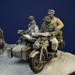 D-Day Miniature,35187–Waffen SS Motorcycle Crew,Hungary, Winter45 (3 FIG), 1/35