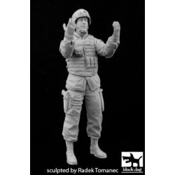 F35051, Us soldier - M1070 Truck tractor (1 FIGURE) , BLACK DOG, 1:35