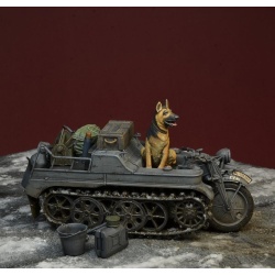 D-Day Miniature, 35197, WWII Luftwaffe Kettenkrad Accessories with German Shepherd DogSCALE 1/35