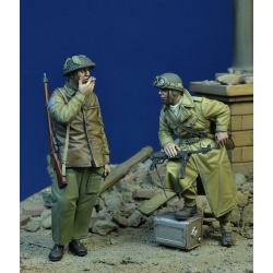 D-Day Miniature, 35201–WWII Canadian Soldiers (2 figures), SCALE 1/35