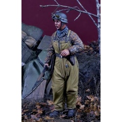 D-Day Miniature, 35209 – SS NCO in US Tanker’s pants, Kampfgruppe Hansen , 1/35