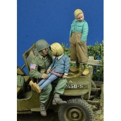 D-Day Miniature, 35216 – US Paratrooper with Kids, 1944-45, (3 Fig.), 1/35